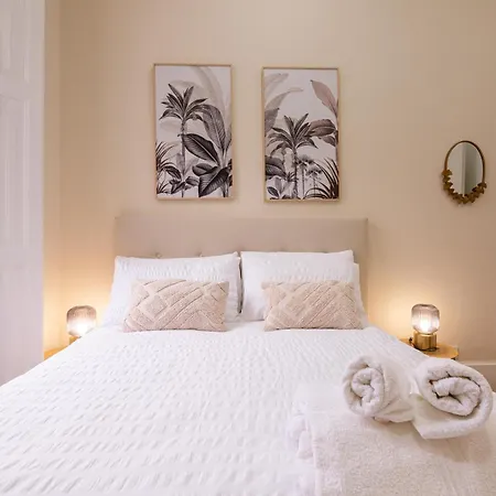 Daire Centro-olivica Clasica By Cosyhome